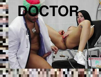 The gynecologist and the nymphomaniac teen Estrellita