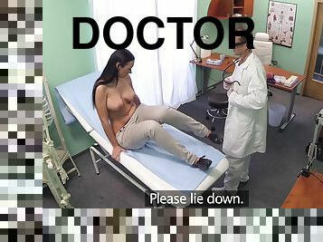 Spy cam at the doctor's office records Evelyn Black getting fucked