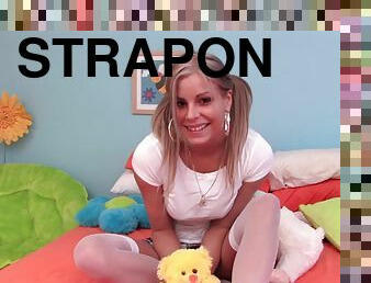 Blonde Sarah Vickers uses a strapon to satisfy her dirty desires