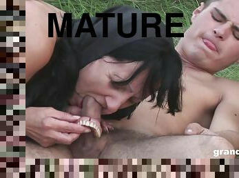 en-plein-air, mature, granny, milf, ejaculation