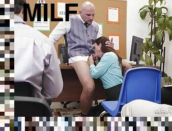 Brunette bombshell MILF secretary Diamond Foxxx swallows cum in office