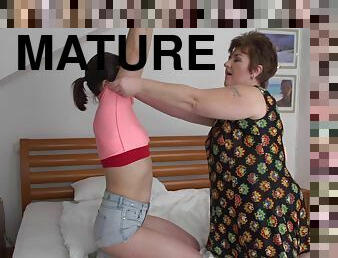 Mature chubby lesbian Alenka licks the shaved pussy of Jelena M.
