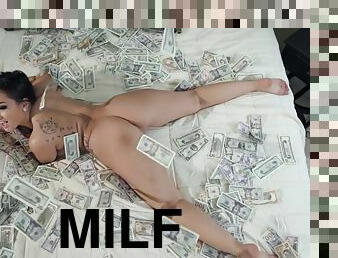 Curvy bombshell MILF Gabriella Paltrova fucks on the bed for money