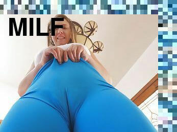 Kagney shows of her huge tits and a cameltoe in yoga pants