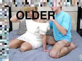 Older grandma got seduced and fucked hardcore by handy youngster