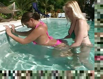Lesbian in bikini swimming then drilled using toy
