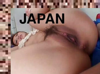 Fucking a Japanese babe with a vert hairy muff(uncensored)