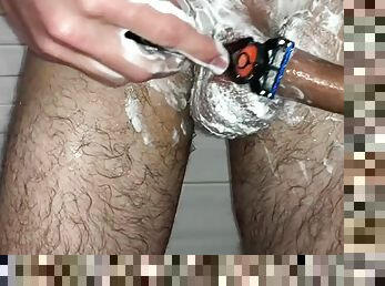 College Boy tries to shave his BIG COCK 23cm for the first time