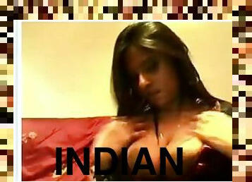 Amatuer Indian hussy shows her natural tits and cunt for the webcam