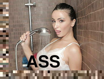 Shameless Alyssia Kent dreams about big cock in the shower