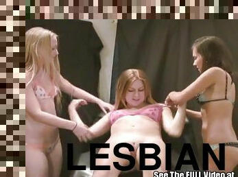 lesbian-lesbian, celana-dalam-wanita, fetish-benda-yang-dapat-meningkatkan-gairah-sex, berambut-cokelat, bh