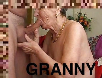 Granny likes suck the dick