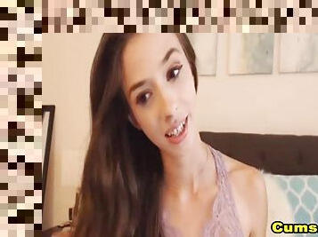 Hot brunette babe finger fuck her wet pussy on webcam