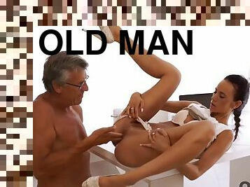 OLD4K. Old man teaches Czech MILF Evelyn Neill how to do it