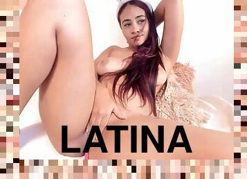 Hermosa morocha latina con enorme culo en webcam
