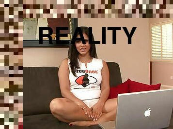 Sunny Leone talks to someone on the webcam in reality clip