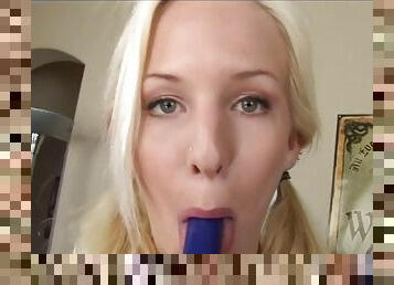 Blonde in threesome sucking dick, licking cunt and fucking in FFM threesome