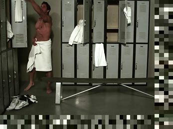 Sporty couple has a hardcore hook up in the locker room