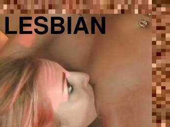 orgasmi, pillu-pussy, remmidildo, lesbo-lesbian, lelu, sormettaminen, blondi, luonnollinen, pikkurintainen