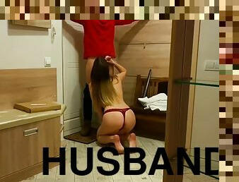 Naked Delivery Turned into a Quick Fuck Husband