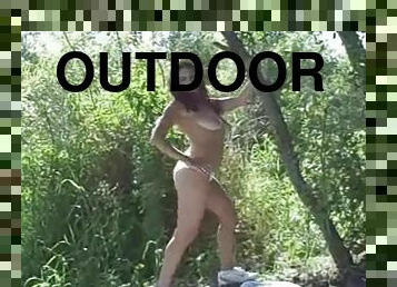 Outdoor Masturbation From All-Natural Indian Princess