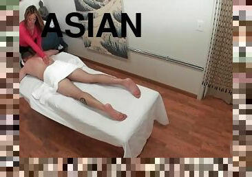 Sexy asian slut gets horny rubbing a guy during a massage