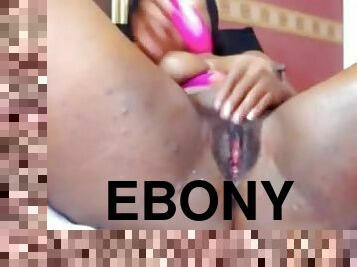 Hot Ebony babe having a lot of fun live on webcam masturbating