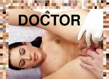 Doctor fingers her pussy and invades deep