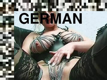 Spray me on my cunt piercing - german milf