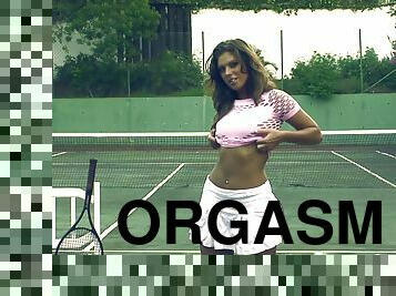 Hannah gets naked on the tennis court and serves up an orgasm