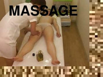 Naked and naugty massage for Japanese girl