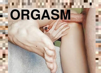 Intense orgasm creampie 