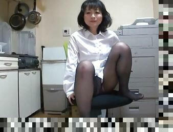 Foot fetish video of lovely Bamaiki Ei getting fucked by her boss