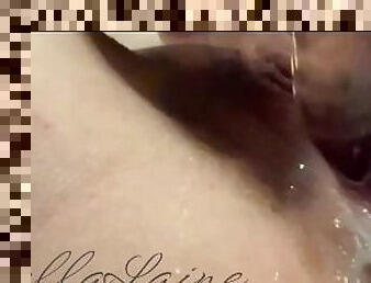 I make my wet creamy pussy squirt