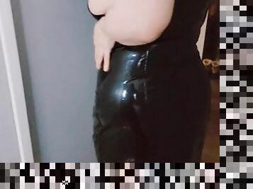 amatérske, milfka, pov, semeno, fetišistické, latex, sólo, starý-kokot, bruneta, ženská-dominancia