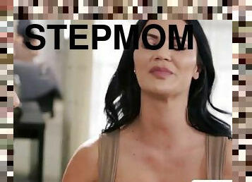 Hot stella sucks her stepmoms big titties and wet pussy