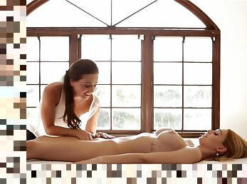 Lesbian Masseuse Rubbing