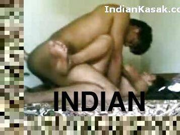 Indian amateur couple fools around in bed