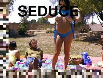 Keisha Grey seduces a guy on a picnic for a sex session