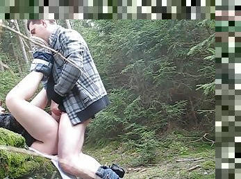Amateur couple goes to the woods and fucks
