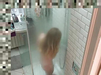 Filming my teen girlfriend naked in the shower