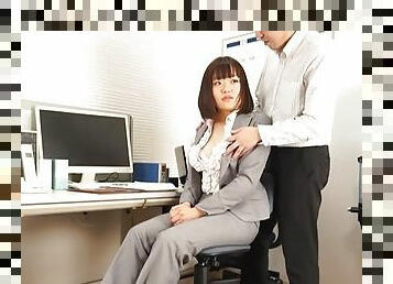 Amateur video of office lady Suzuki Risa giving a sloppy blowjob