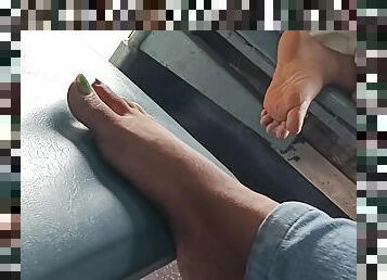 candid indian Soles in train : indian feet : feet play