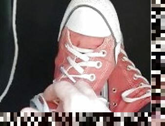 Viens lecher mes converse