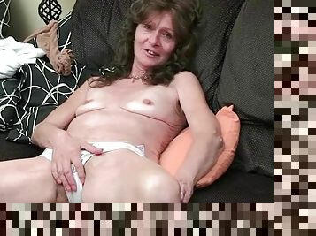Cute old babe plays with her hairy vagina