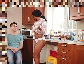 Ebony girlfriend Kiki Minaj drops on her knees to give head