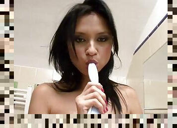 Solo model brunette moaning while inserting massive toy in her tight pussy