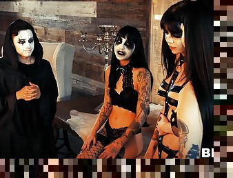 Leda Elizabeth and her kinky friends adore hardcore group fuck