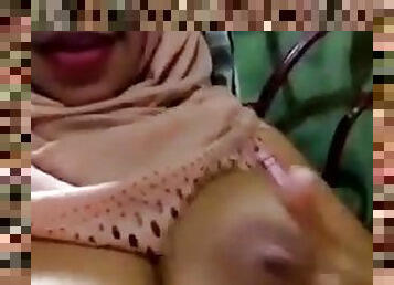 Hijab girl teases us with her big juicy boobs