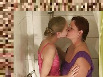 kylpy, isot-tissit, masturbaatio, lesbo-lesbian, gay, suuteleminen, suihku, biseksuaali